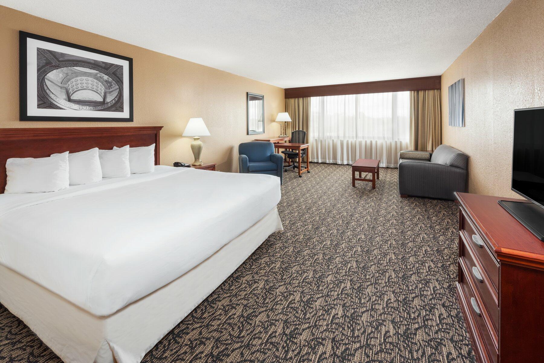 Capitol Plaza Hotel Discover Our Hotel In Jefferson City Mo