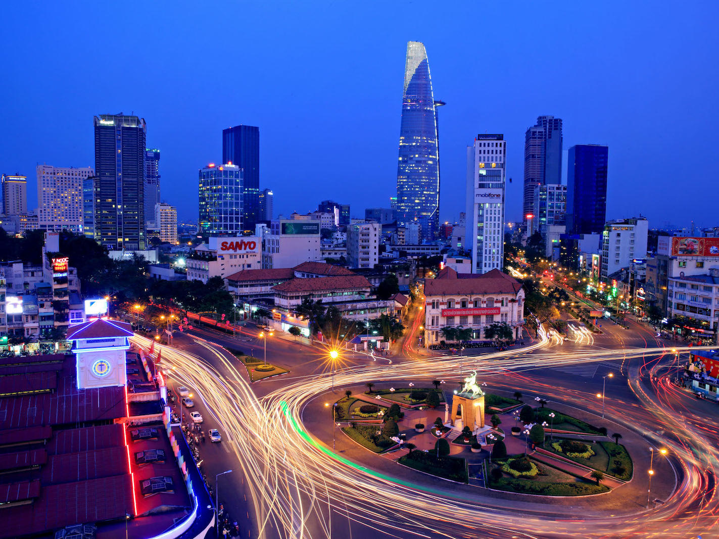 Bitexco Financial Tower vẫn là điểm nhấn giữa Sài Gòn sầm uất