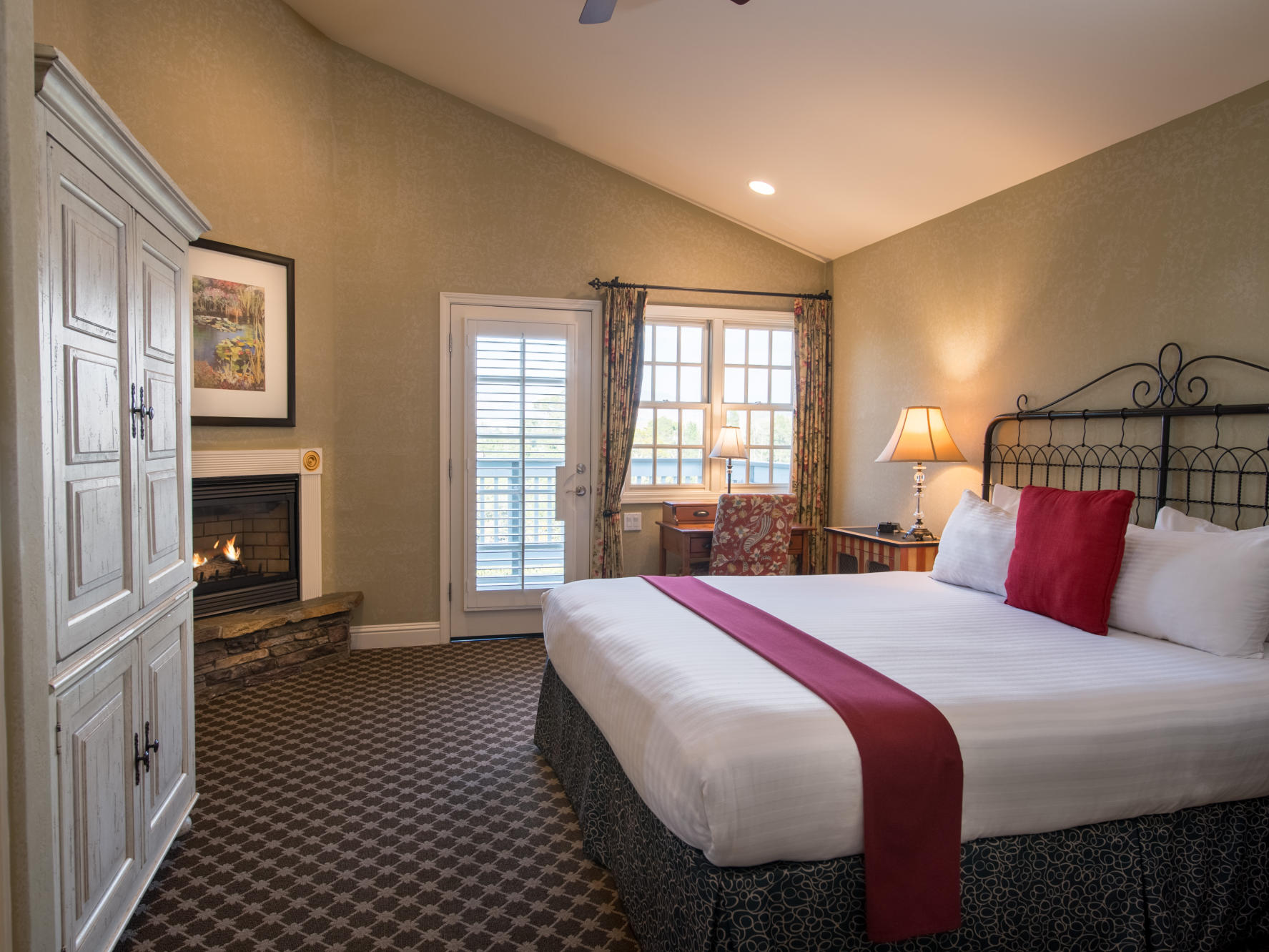 Cambria Hotel Rooms & Suites Cambria Pines Lodge