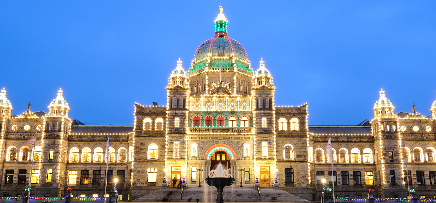 legislative building lit up for christmas