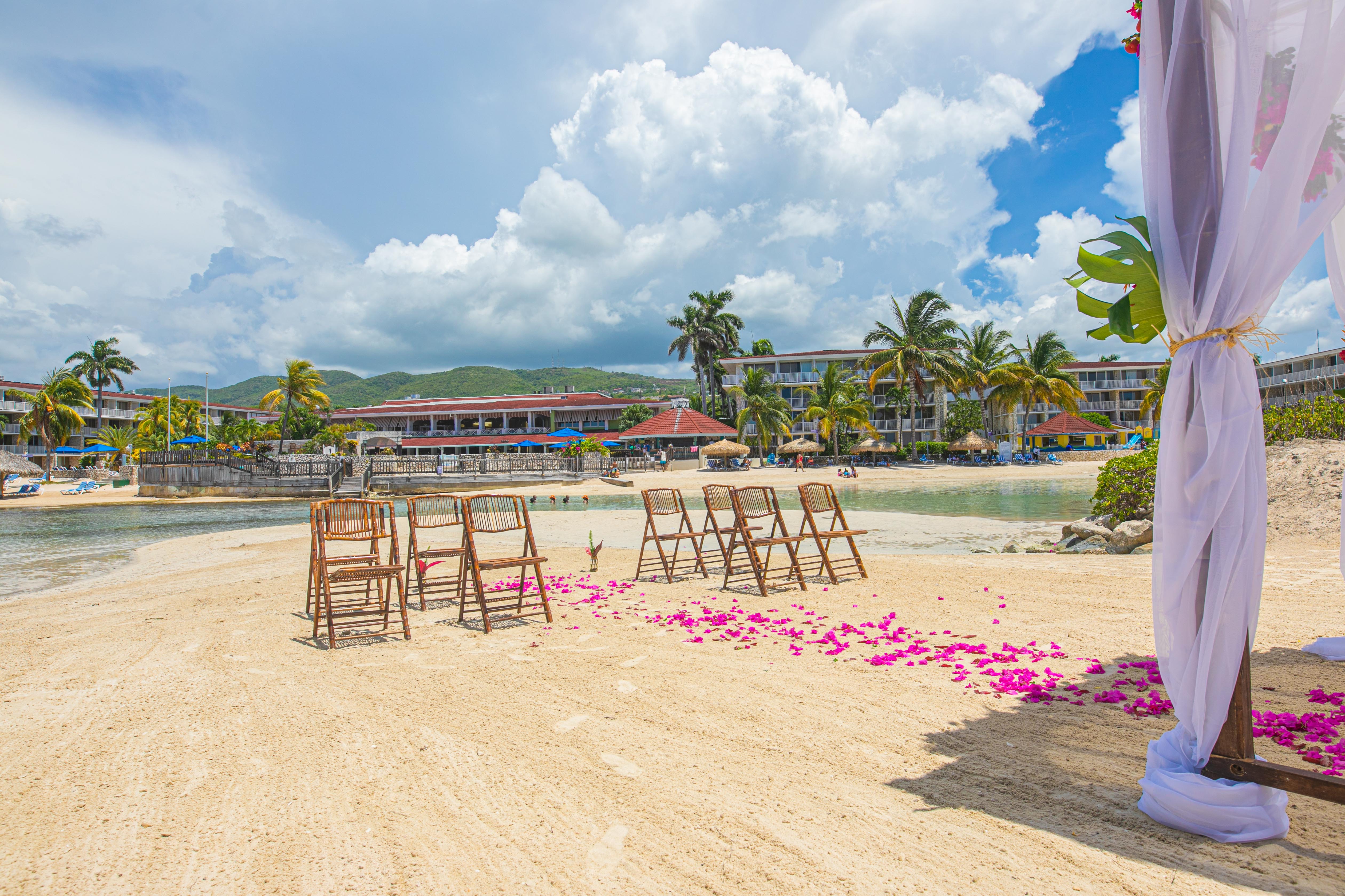 Outdoor wedding ceremony at Holiday Inn Resort Montego Bay 